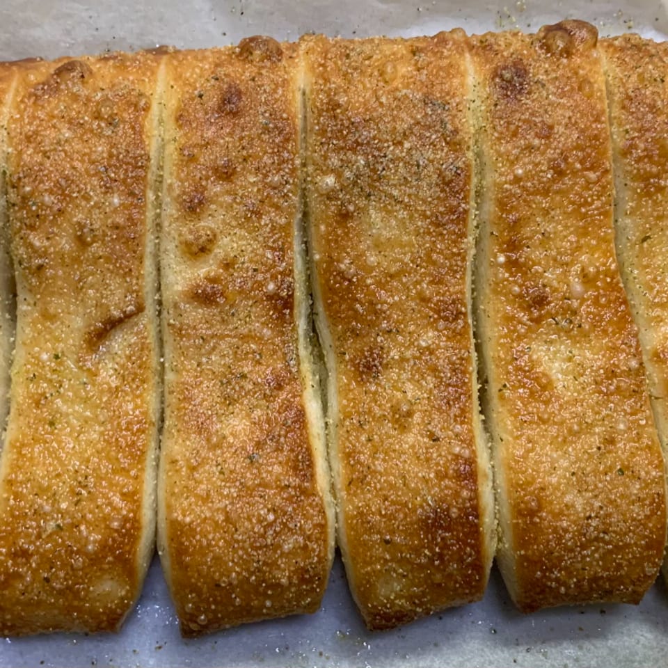 Garlic Breadsticks (8 Pieces).